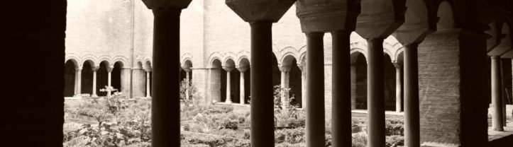 cropped-cloister-5769.jpg